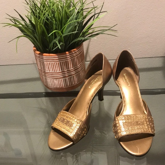 NWOB Gold Heels - Liz Claiborne - Picture 1 of 3